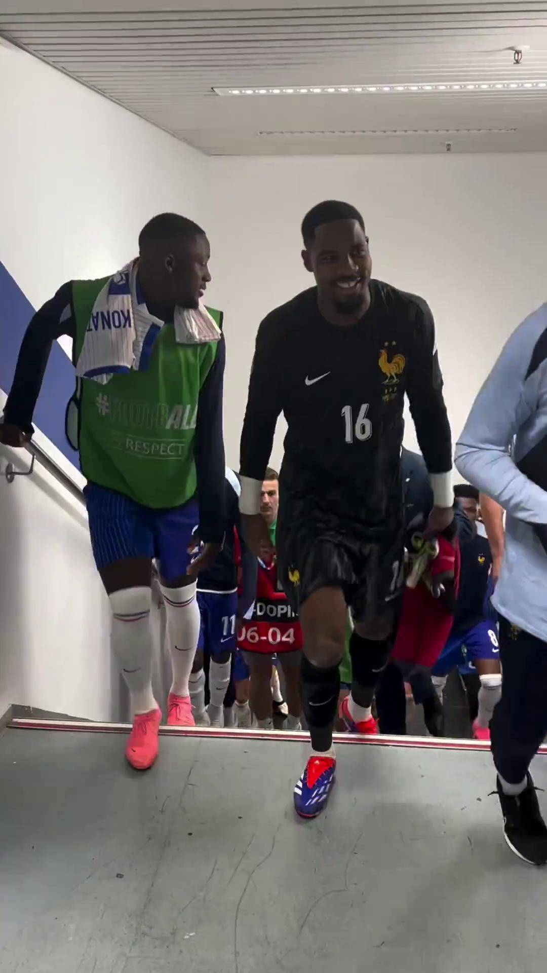 窝囊赢马切尔前往奥地利欧洲杯决赛的简单介绍