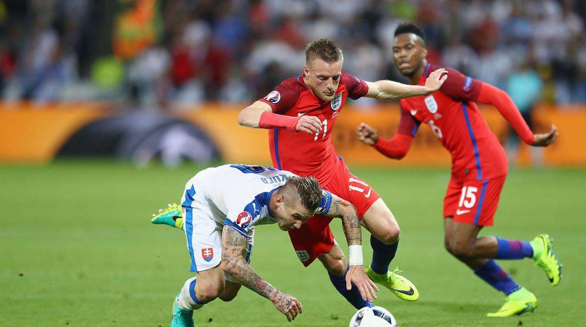 关于斯洛文尼亚主场不敌奥地利，出线形势严峻的信息